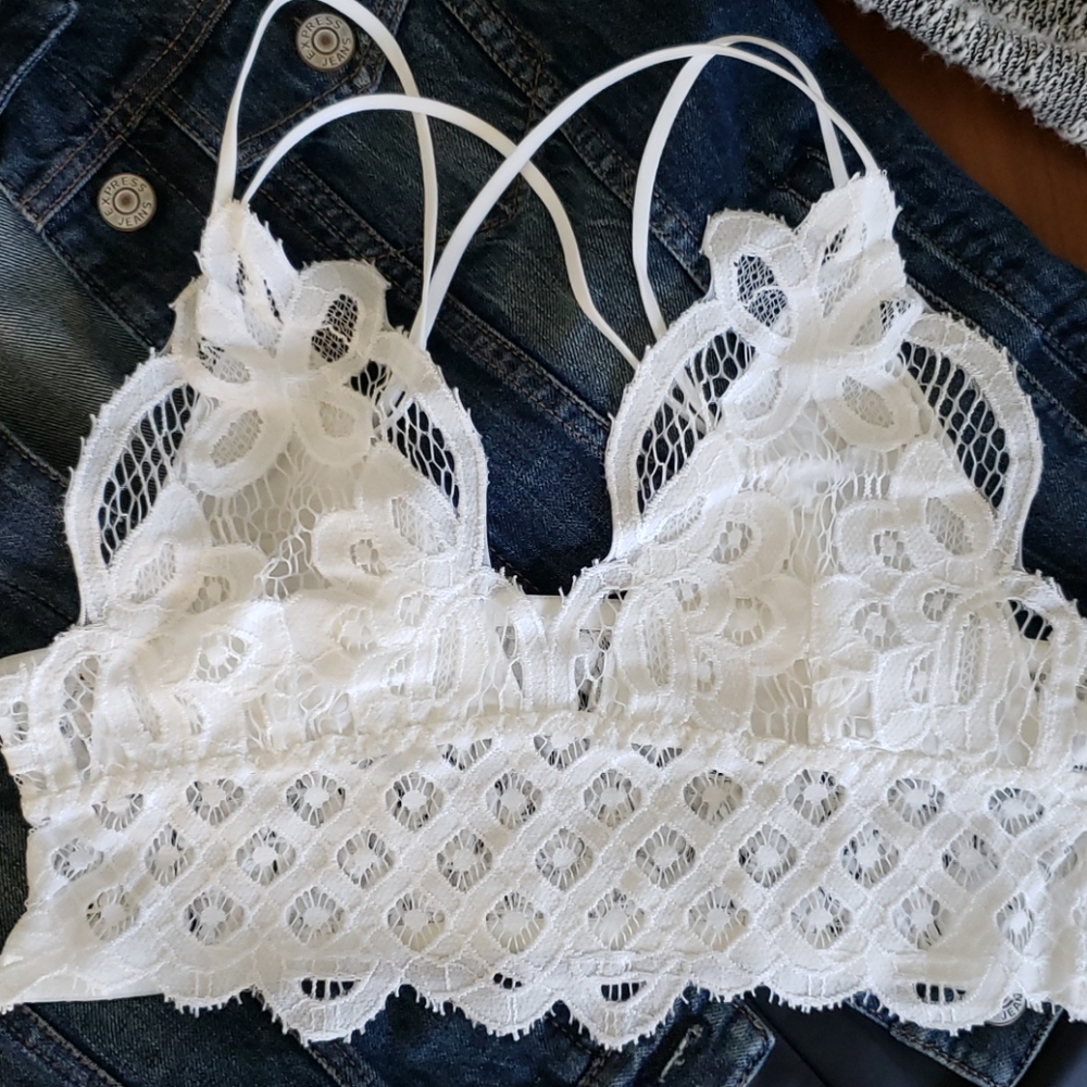 "ADELLE" White Crochet/Lace Bralette & Crop - Picture 7 of 8